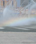 晉陽湖噴泉
　　晉陽湖公園是城市綜合型生態(tài)濱水公園，其景觀工程分為10大區(qū)域，有生態(tài)自然游覽區(qū)、僑鄉(xiāng)文化廣場區(qū)、古厝文化體驗區(qū)、濕地生態(tài)科普區(qū)、城市文化廣場區(qū)、生態(tài)島休閑區(qū)、山林沙地游玩區(qū)和水上活動區(qū)。 