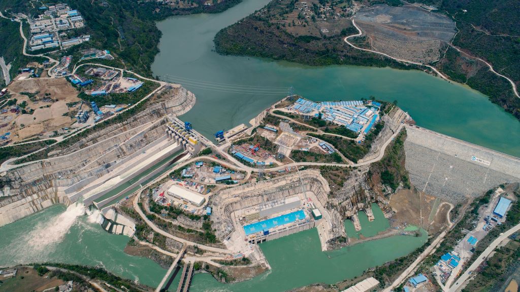 中巴經(jīng)濟走廊首個水電項目——巴基斯坦卡洛特水電站。（三峽集團供圖）