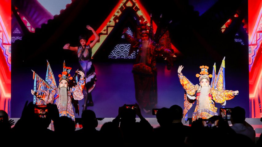 京劇演員與虛擬人“跨次元”合作《新定軍山》。主辦方供圖
