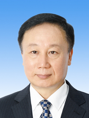 馬宏偉，男，滿族，1969年4月生，研究生學(xué)歷，中共黨員，現(xiàn)任人民日報(bào)社副總編輯。