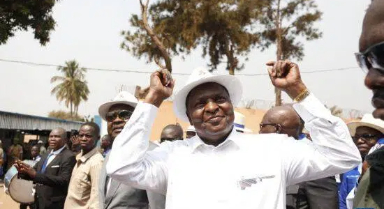 中非共和國(guó)總統(tǒng)圖瓦德拉贏得連任